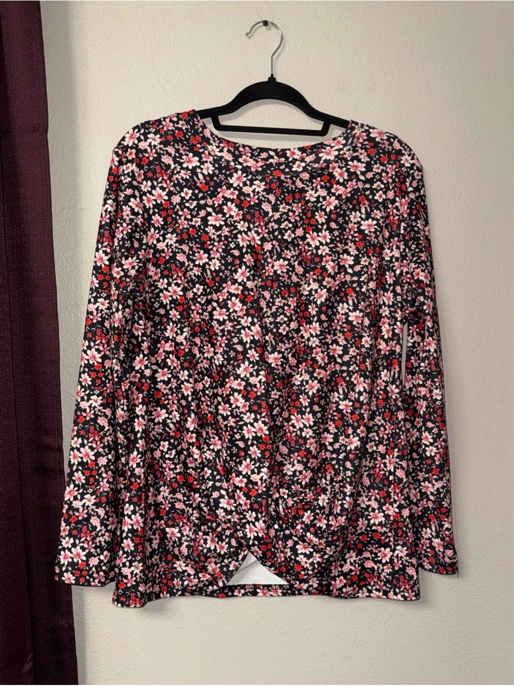 #831 Boutique Floral Twist Long Sleeve Top Size Large